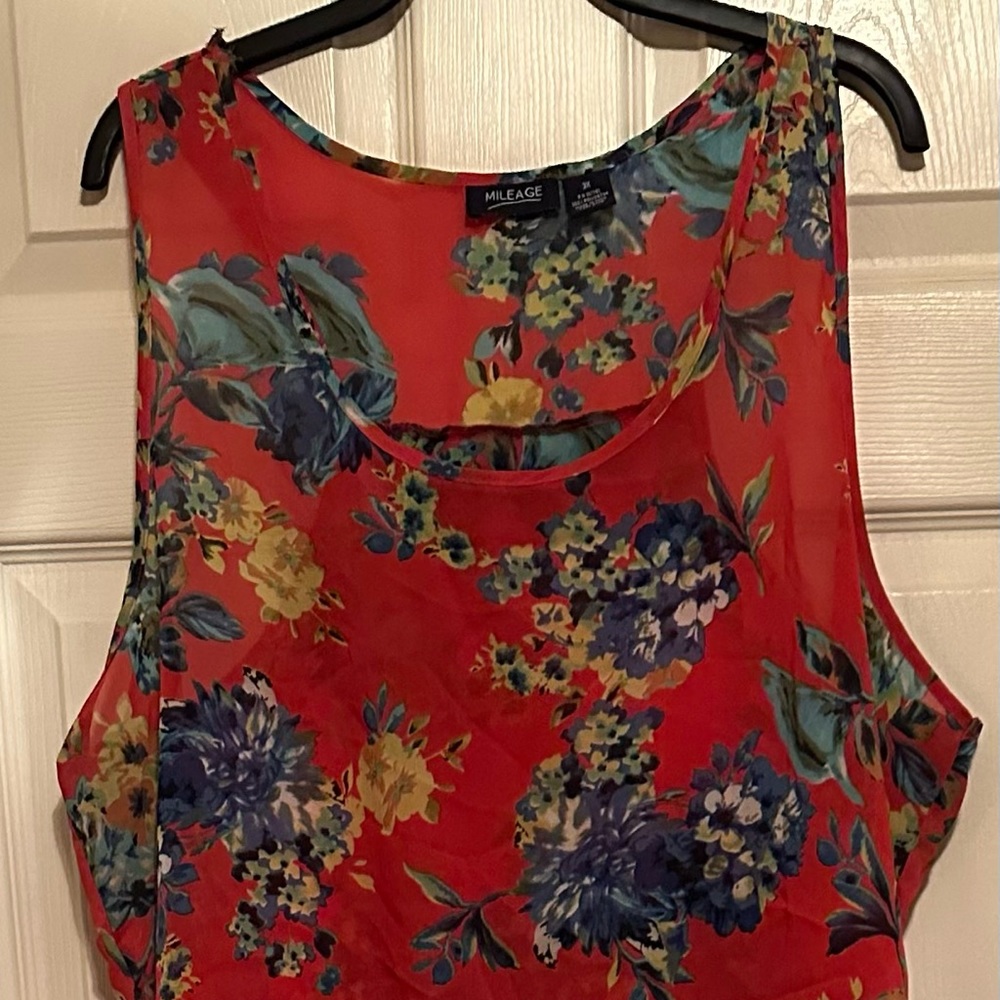 Mileage Flower 🌸 print flowing summer top Armpit to armpit 26” split back